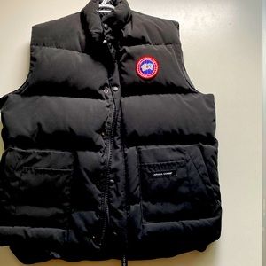 Mens L Canada Goose black vest